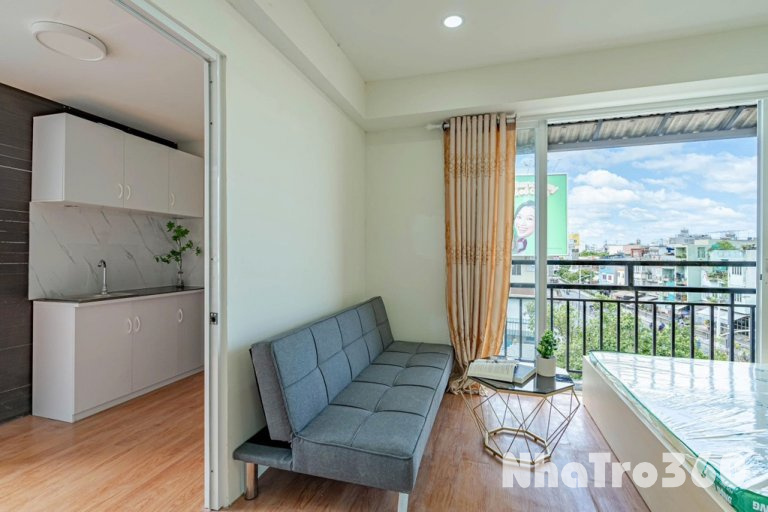 Căn hộ ban công, vách ngăn bếp, ngay Nguyễn Văn Cừ