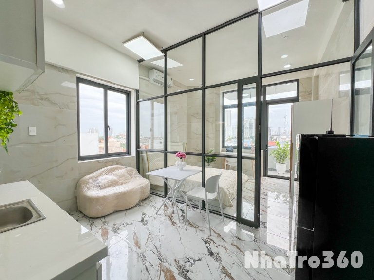 STUDIO MỚI 100% FULL NỘI THẤT BAN CÔNG, CỬA SỔ THOÁNG MÁT, GẦN LOTTE MART, CRESCENT MALL, TDTU, RMIT