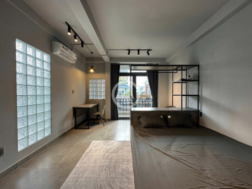 Cho thuê căn hộ Studio Ban công Q1 gần cầu Nguyễn Văn Cừ, Nowzone, Công An Thành Phố