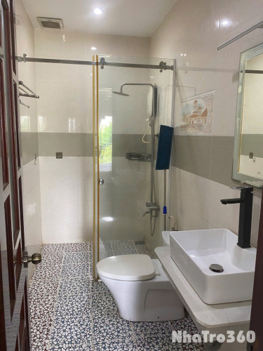 Cho thuê căn hộ 2PN Ban công Q4 gần cầu Ông Lãnh, cầu Calmette, ĐH Luật, ĐH Nguyễn Tất Thành