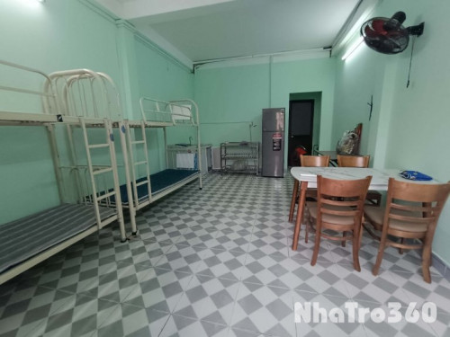 Cho Thuê phòng mặt tiền Đinh Bộ Lĩnh, P.26, 50m2, có ban công,đủ nội thất, 6tr