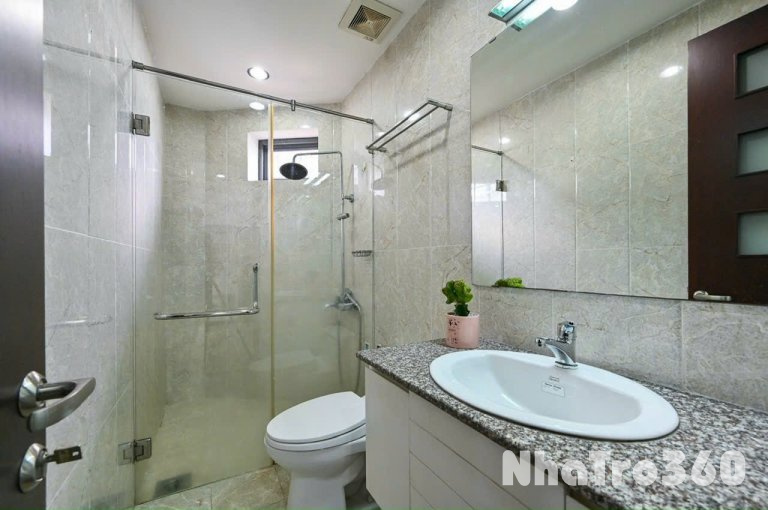 Cho thuê căn hộ Studio Ban công Q1 gần công viên Lê Văn Tám, chợ Tân Định, nhà thờ Tân Định
