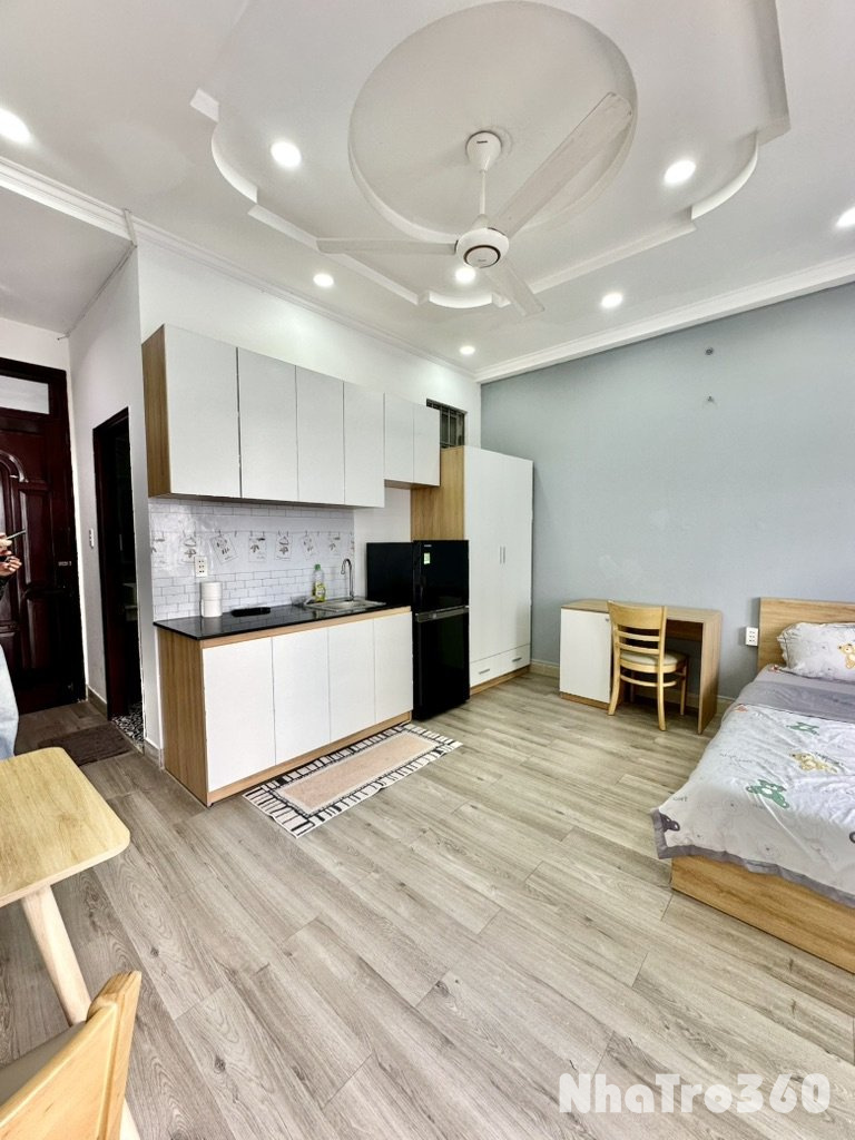 Căn hộ Full nội thất, ban công gần ĐH Luật Q4