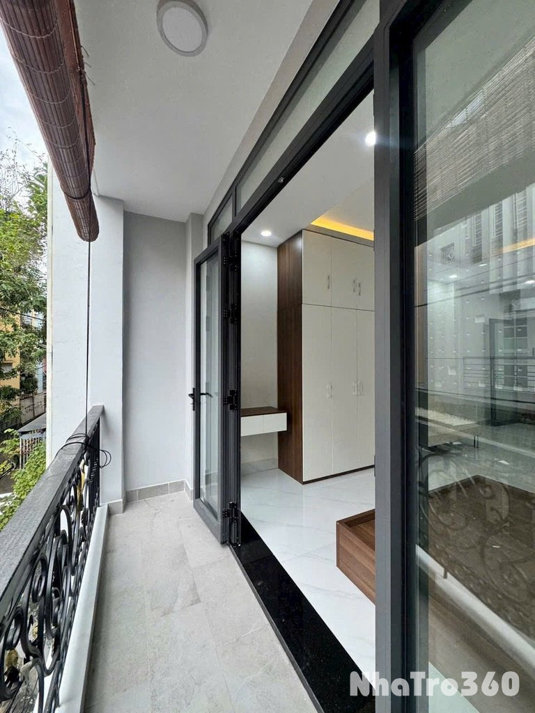 Căn hộ full nội thất ban công CMT8 Quận 3