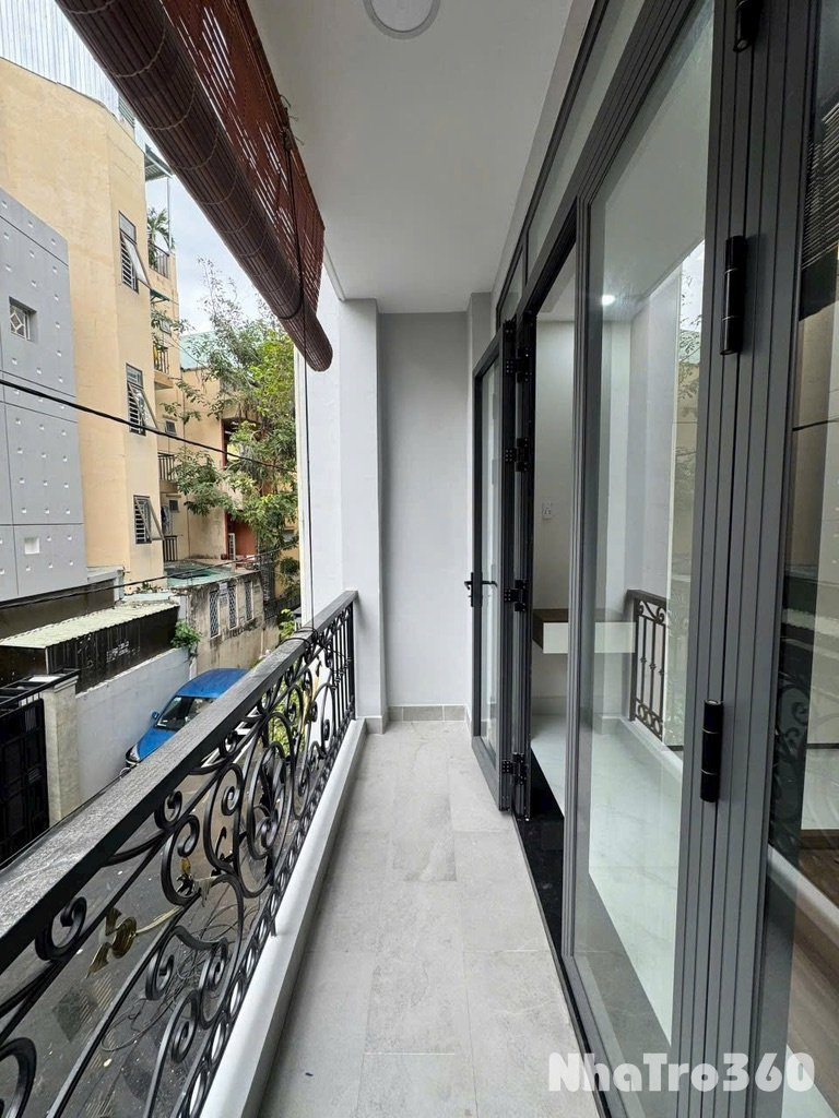 Căn hộ full nội thất ban công CMT8 Quận 3