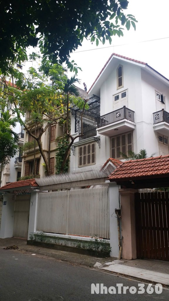 Cho thuê biệt thự Trung Hòa 145m2, 4 tầng làm văn phòng công ty, trung tâm dạy học