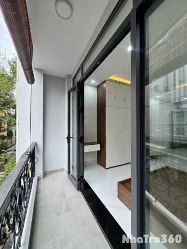 Căn hộ full nội thất ban công CMT8 Quận 3