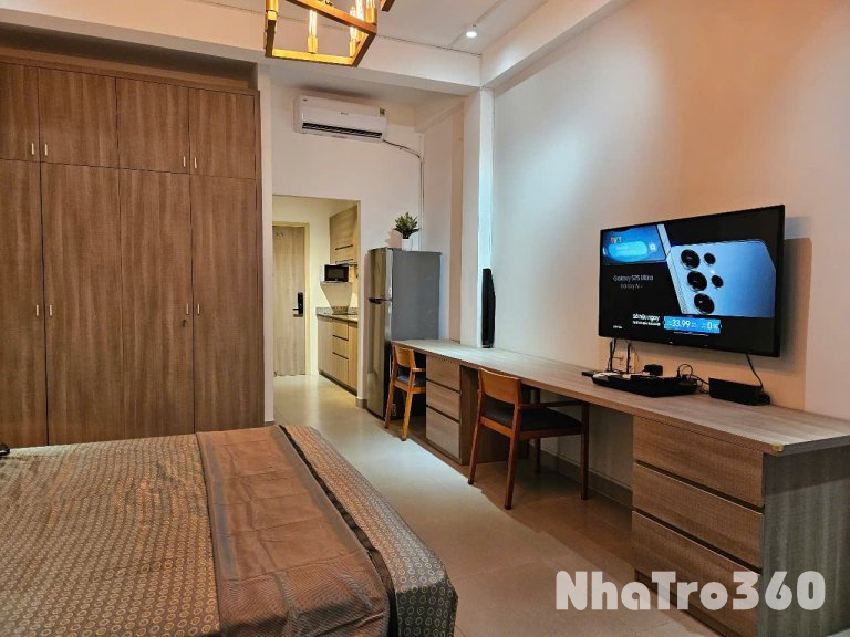 Căn hộ tách bếp giá giảm mạnh mùa sinh viên ngay quận 4, view bancol, gần ga Metro Bến Thành