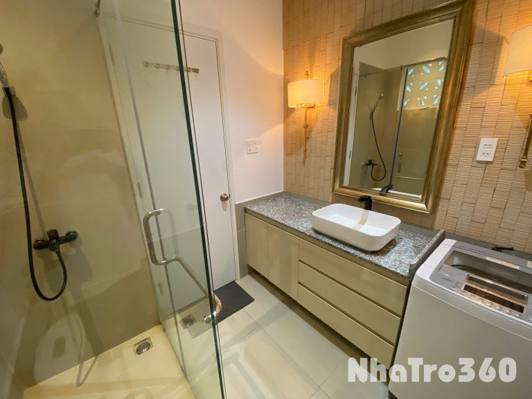 Căn hộ tách bếp giá giảm mạnh mùa sinh viên ngay quận 4, view bancol, gần ga Metro Bến Thành