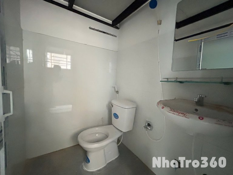 PHÒNG MỚI 100% NGAY TRỆT, NHÀ ĐỂ XE LỚN