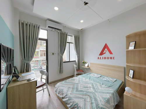 Căn hộ tách bếp giá giảm mạnh mùa sinh viên ngay quận 4, view bancol, gần Đại học UEH