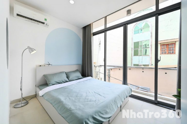 Cho thuê căn hộ Studio Ban công Q1 gần công viên Lê Văn Tám, chợ Tân Định, nhà thờ Tân Định