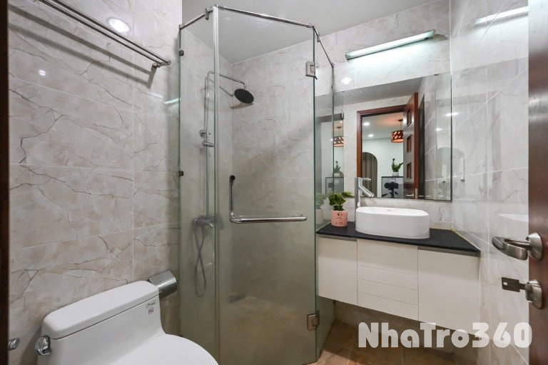 Cho thuê căn hộ Studio Ban công Q1 gần công viên Lê Văn Tám, chợ Tân Định, nhà thờ Tân Định