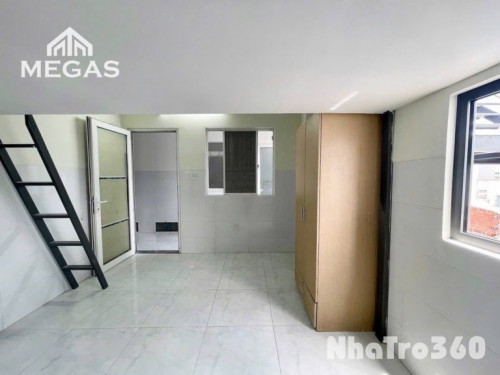 Cửa sổ trời, có gác, rộng thoáng, thang máy