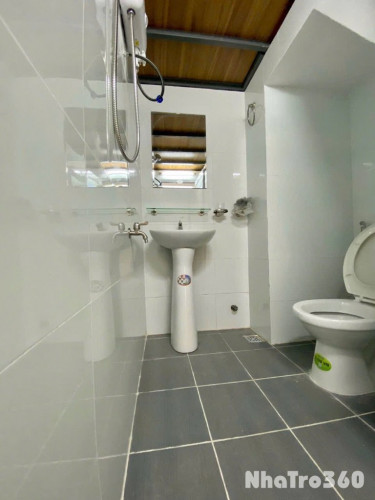 Cho Thuê Căn Hộ Duplex Có Cửa Sổ Trời Quận 11