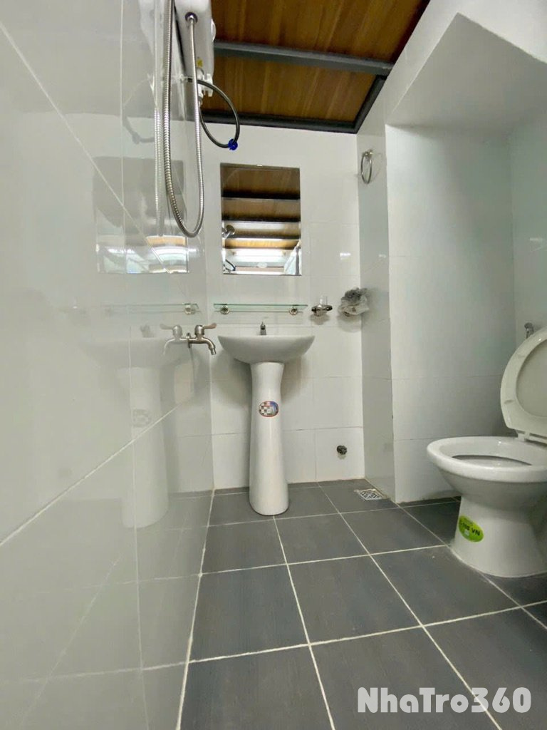 Cho Thuê Căn Hộ Duplex Có Cửa Sổ Trời Quận 11