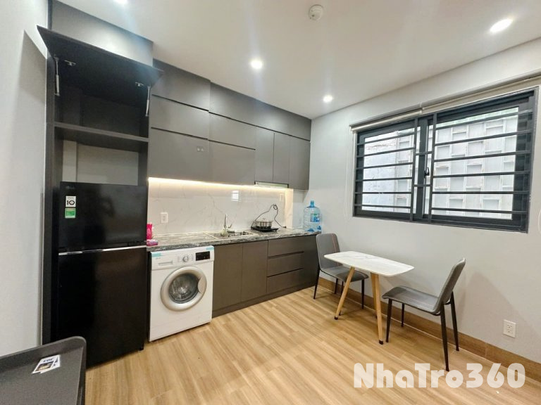 Căn hộ ban công, Full Nội Thất tách bếp,Tôn Đản Q4