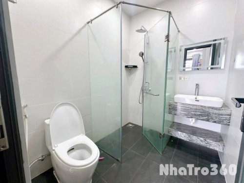 Căn hộ ban công, Full Nội Thất tách bếp,Tôn Đản Q4