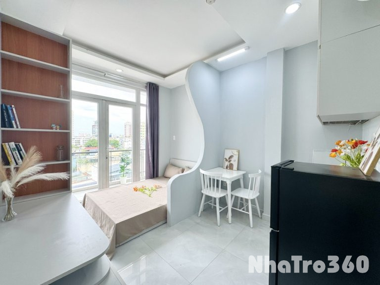 Cho thuê căn hộ ban công full nội thất quận 1