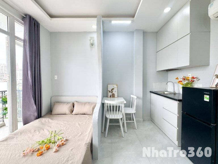 Cho thuê căn hộ ban công full nội thất quận 1