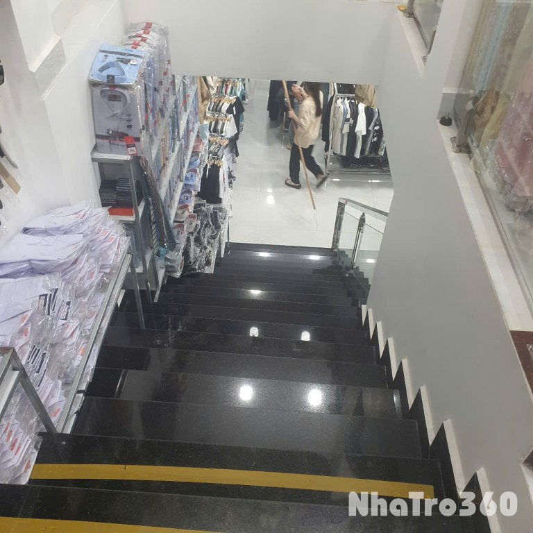 CHO THUÊ NHÀ NGUYÊN CĂN MẶT TIỀN NGUYỄN ĐÌNH CHIỂU P9 ĐÀ LẠT - 500M2