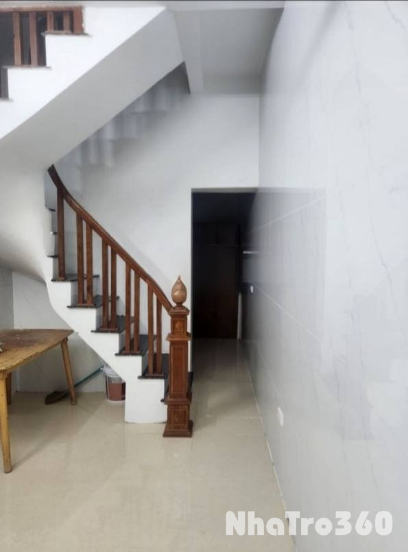 Cho thuê nhà nhoc 462 Đường Láng, 3 tầng x 30m2, 3 ngủ, 10.5 triệu vào ngay