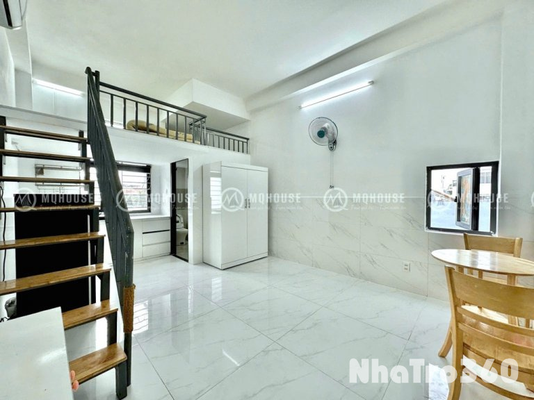 Cho Thuê Căn Hộ Có Gác Cửa Sổ Trời Etown Tân Bình