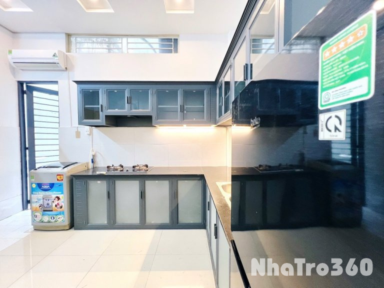 Căn Hộ Studio Giếng Trời Riêng Gian Bếp To Sân Bay