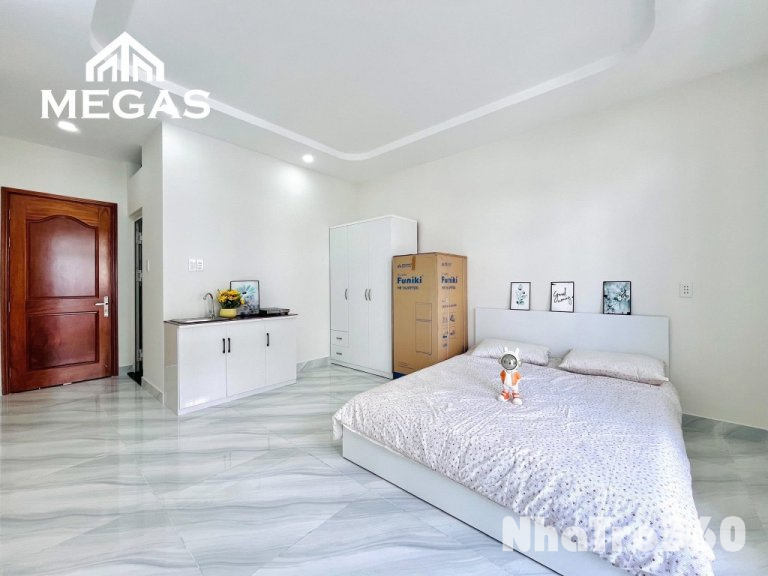 Full nội thất, ban công, tự do, giá rẻ