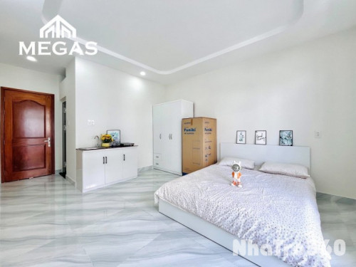 Full nội thất, ban công, tự do, giá rẻ