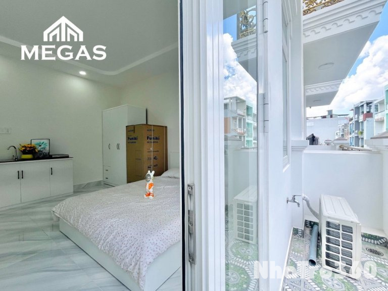 Full nội thất, ban công, tự do, giá rẻ