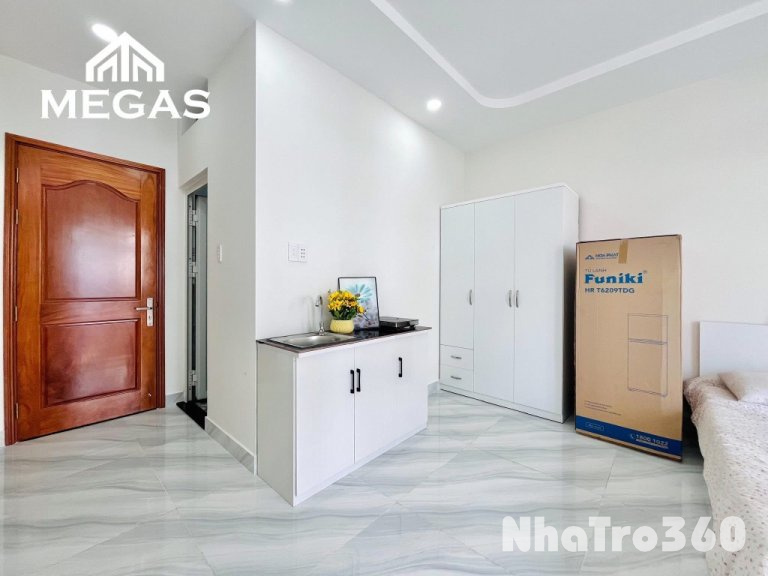 Full nội thất, ban công, tự do, giá rẻ