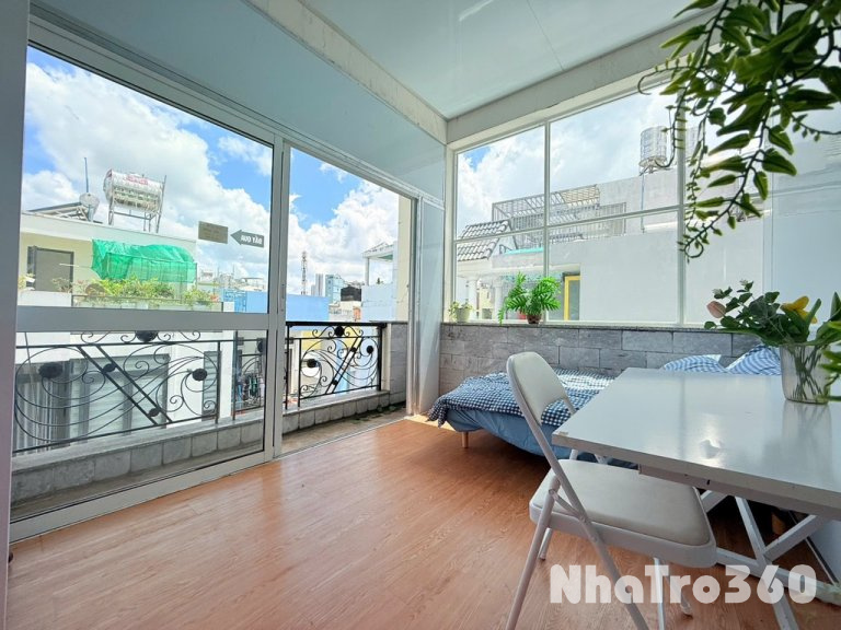 Căn 2PN full nội thất ban công TÔN THẤT THUYẾT Q4