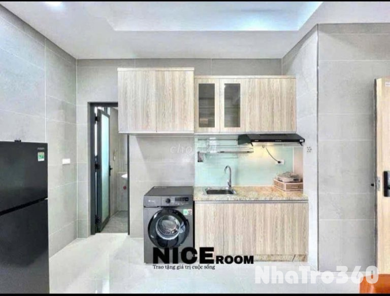 Studio tách bếp nơ trang long