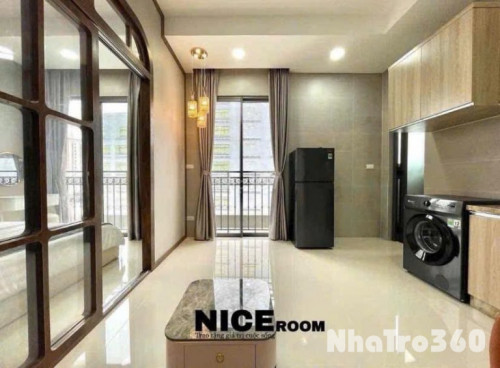 Studio tách bếp nơ trang long