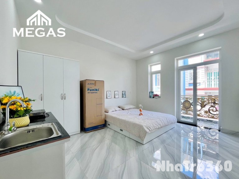 Full nội thất, ban công, tự do, giá rẻ