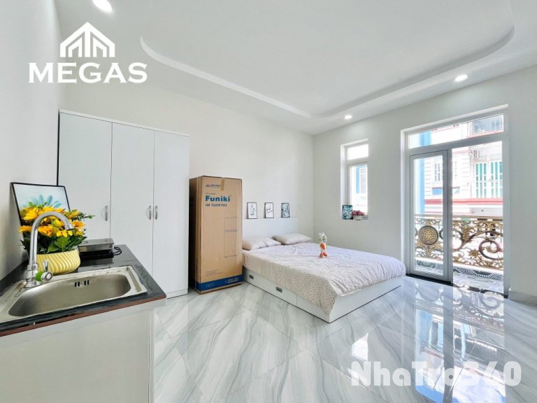 Full nội thất, ban công, tự do, giá rẻ