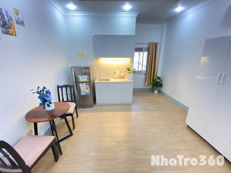 Phòng full nội thất cửa sổ thoáng Trần Văn Đang Q3