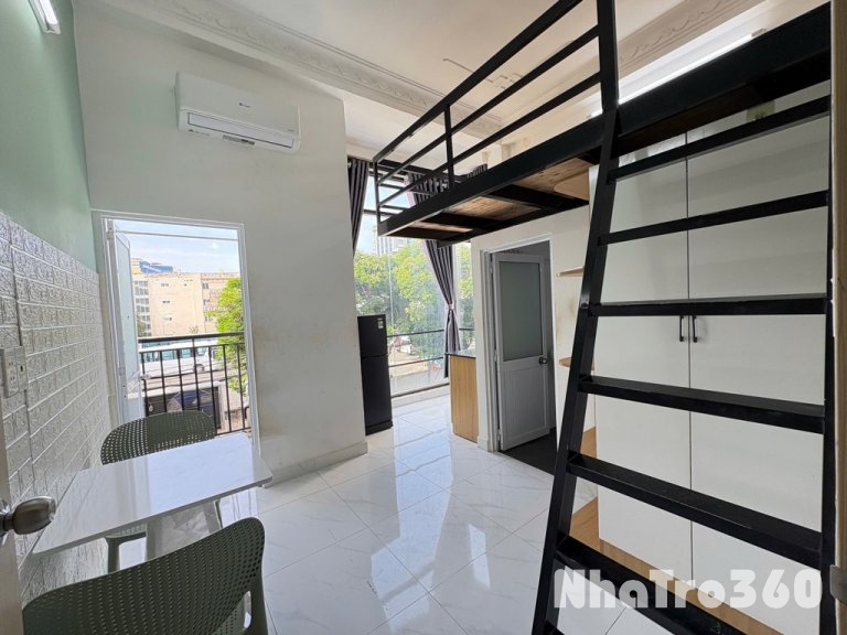 Gác cao 2m có bancol view kính full nt gần Etown