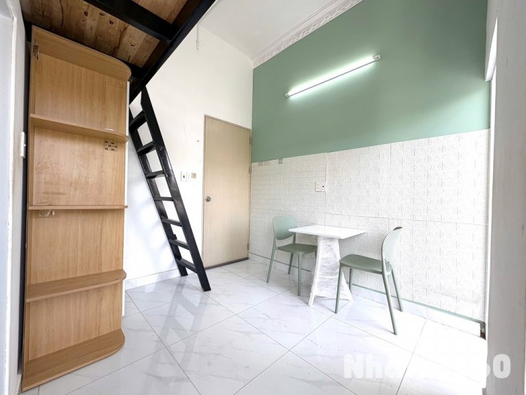 Gác cao 2m có bancol view kính full nt gần Etown