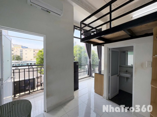 Gác cao 2m có bancol view kính full nt gần Etown