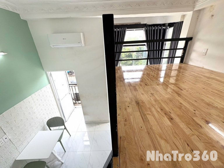 Gác cao 2m có bancol view kính full nt gần Etown