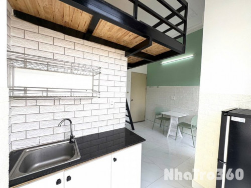 Gác cao 2m có bancol view kính full nt gần Etown