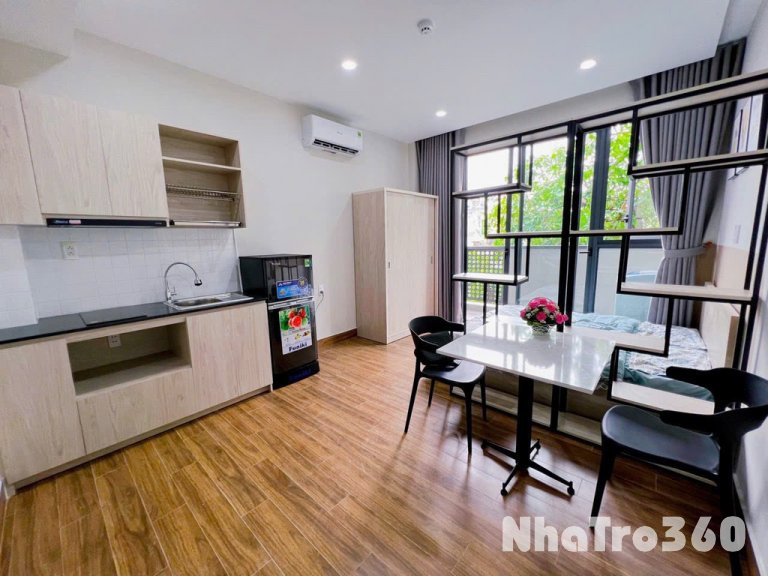 Cho Thuê Căn Hộ Studio Có Ban Công Và Cửa Sổ Lớn