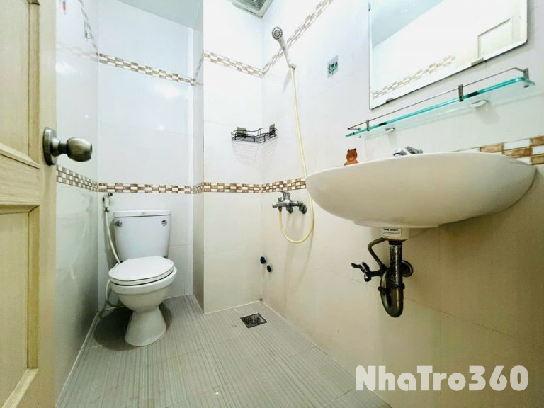 Căn phòng cửa sổ trời full nội thất ngay Hậu Giang