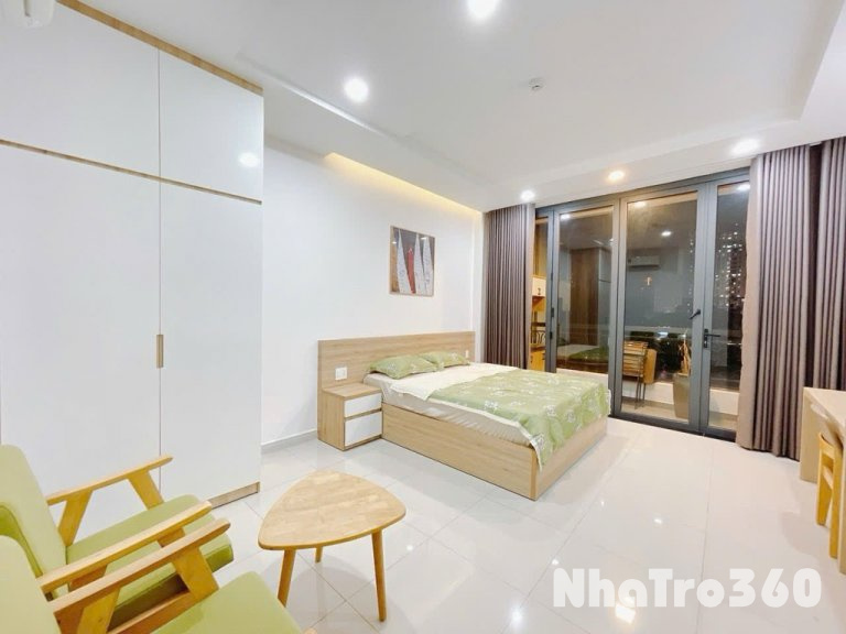 Căn hộ ban công view sông tại Tôn Thất Thuyết Q4