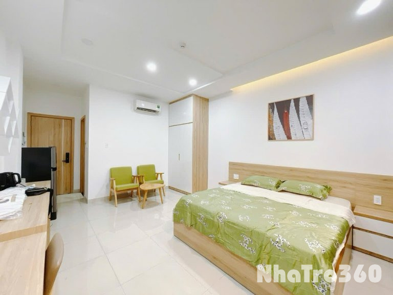 Căn hộ ban công view sông tại Tôn Thất Thuyết Q4