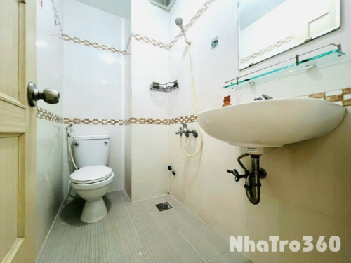 Căn phòng cửa sổ trời full nội thất ngay Hậu Giang