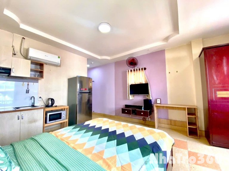 Phòng full nội thất ban công cửa sổ Khánh Hội Q4