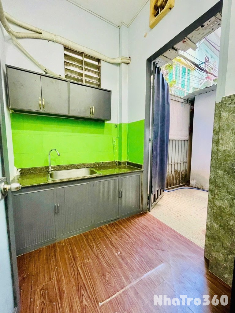 2 Phòng Ngủ có sân nhỏ sau nhà đầy đủ nội thất